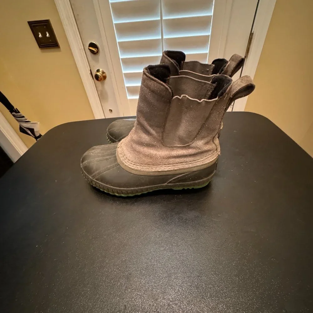 Sorel size 2 waterproof ankle boot NY2674-053